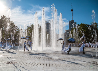 На площади Свободы открыли обновленный сквер с уникальным фонтаном (ФОТО)