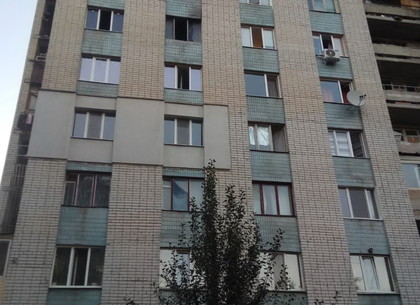 На Салтовке во время пожара в 9-этажке погиб 41-летний мужчина, еще 13 человек пожарными было спасено и эвакуировано (ФОТО)
