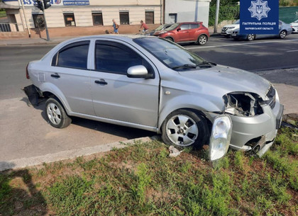 На Клочках наездник на Volkswagen выбил «глаз» у Chevrolet
