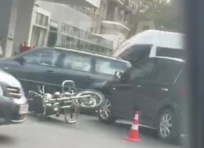 ДТП: в центре Харькова сбит мотоциклист (ВИДЕО)