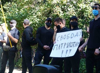 Нападение на автобус под Харьковом: суд арестовал подозреваемых без права залога  (ОБНОВЛЕНО)