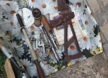 Любопытный любитель травки изготовлял  оружие: о преступном кулибине сообщили соседи (ФОТО)