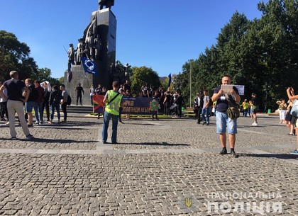 Полиция обеспечила правопорядок во время массовых мероприятий в Харькове