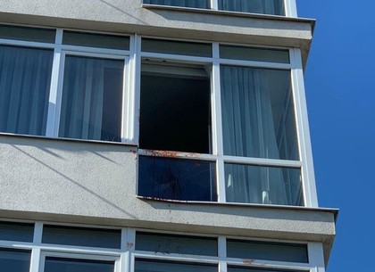 Самоубийство в тихом центре: мужчина выбросился из окна (ФОТО)
