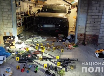 ФОТО: У мужчины, который подорвал себя в гараже, нашли арсенал боеприпасов (МВД)
