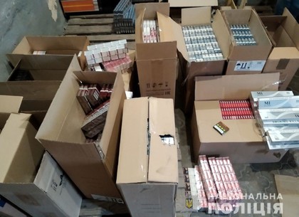 ФОТО: У продавцов контрафактных сигарет накрыли склад на 800 тысяч гривен (ГУ НП)