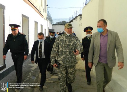 Фоторепортаж: В три тюрьмы нагрянуло высокое начальство (Минюст)