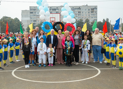 ФОТО: В Немышлянском районе открыли реконструированный школьный стадион (РЕДПОСТ)