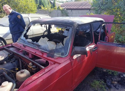 ФОТО: В частном гараже сгорел автомобиль (ГСЧС)