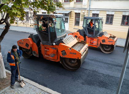 ФОТО: На улице Конторской завершают капитальный ремонт дороги (РЕДПОСТ)