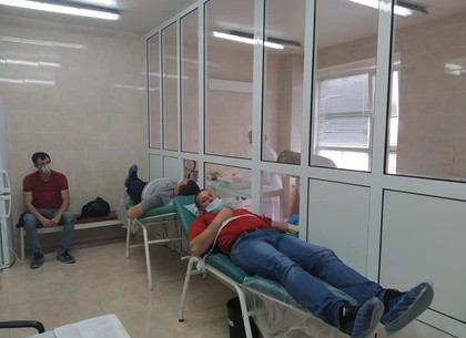 ФОТО: Сотрудники Харьковгаза сдают кровь для пострадавших во время взрыва (АО «Харьковгаз»)