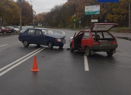 В тройном ДТП на Деревянко столкнулись два «запорожца»: есть пострадавшие (Патрульная полиция)