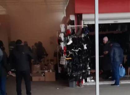 ВИДЕО: Пожар на Конном рынке. Пострадали обувные ряды (Telegram)