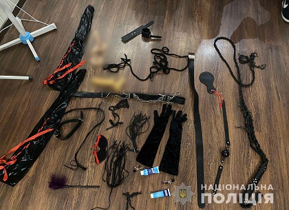 ФОТО: Организатору секс-бизнеса в Харькове грозит до 7 лет тюрьмы (ГУНП)