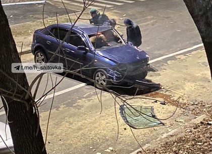 ФОТО, ВИДЕО: ДТП в центре Харькова: водителя вырезали из покореженного автомобиля (ГСЧС)
