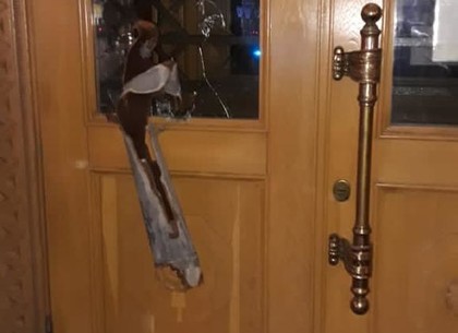 Крушил стекло в центре Харькова: хулиган задержан (Обновлено, МВД)