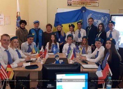55 учебных заведений Харькова получили сертификаты Международной академии мира (Горсовет)