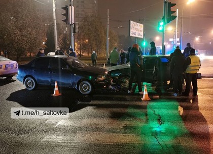 ВИДЕО: ДТП на Салтовке из пяти машин – копы рассказали, как все было (Обновлено, Патрульная полиция)