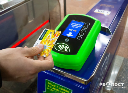 В метро продолжают устанавливать турникеты для оплаты проезда банковской картой  (ХГС)