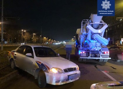 ВИДЕО, ФОТО: ДТП с такси, бетономешалкой и вылетом в забор (Патрульная полиция)