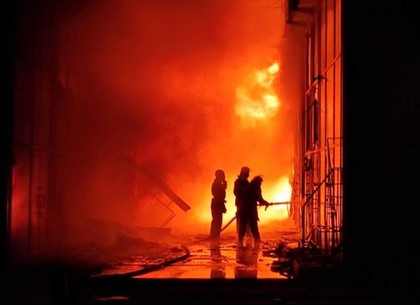 Пожарные рассказали, как тушили рынок Барабашово (ГСЧС)