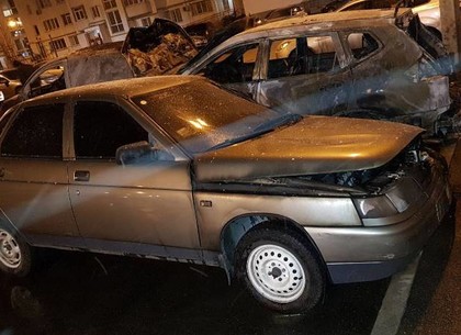ФОТО: Пожарные рассказали, как тушили автомобили на Салтовке (ГСЧС)