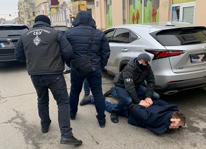 ФОТО: Погорел на взятке прокурору. В Харькове задержан один из руководителей гослаборатории (Прокуратура)