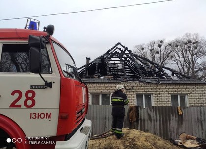 ФОТО: Пожарные спасли из огня двух детей (ГСЧС)