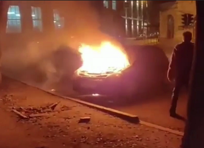 ФОТО, ВИДЕО: Из-за неисправной электропроводки на Рождественской горел Opel Astra - ГСЧС