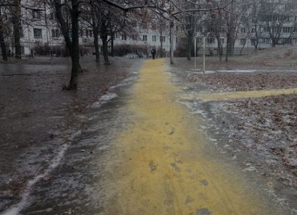 Более тысячи кубометров песка высыпали во дворах Харькова - ХГС