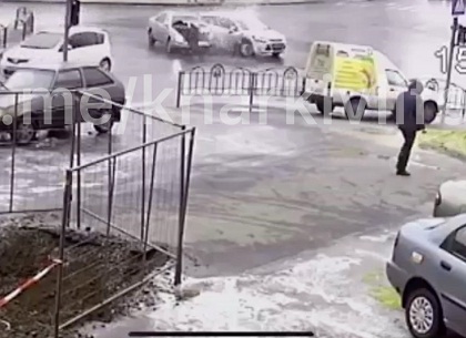 ВИДЕО: В сети появились кадры жесткого ДТП на перекрестке Шевченко и М. Бажанова - Соцсети