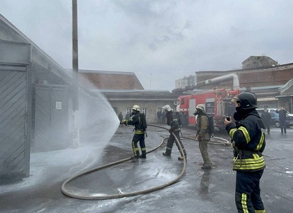 ВИДЕО: В Харькове спасатели тушили огонь на энергетическом предприятии - ГСЧС