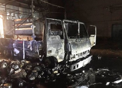 ФОТО: На Новых Домах сгорел грузовик – ГСЧС