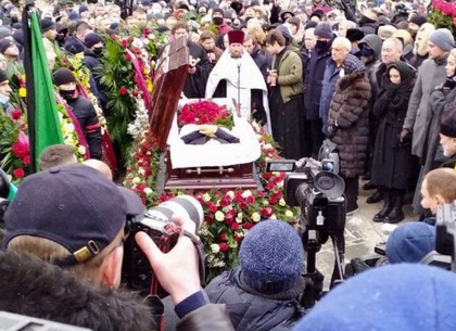 Церемония погребения Геннадия Кернеса - ФОТОРЕПОРТАЖ