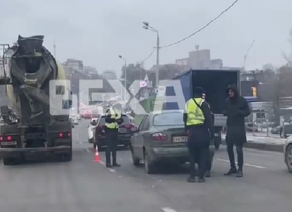 ВИДЕО: Авария легковушек перекрыла движение на мосту - Telegram