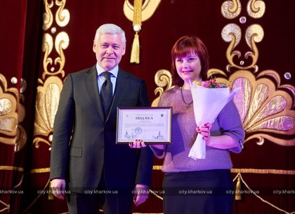 Игорь Терехов поздравил женщин Немышлянского района с Международным женским днем
