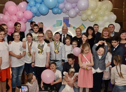 Игорь Терехов принял участие в благотворительном аукционе на ремонт центра для «детей солнца»
