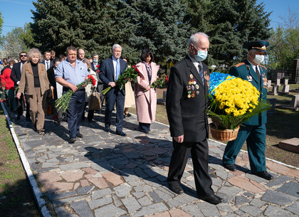 Игорь Терехов принял участие в торжественном возложении цветов на Аллее Славы