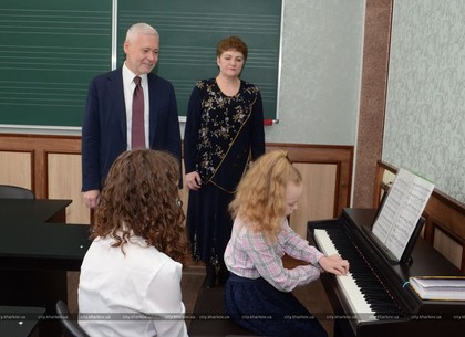 Игорь Терехов посетил Детскую музыкальную школу № 8 в Индустриальном районе Харькова (ФОТО)