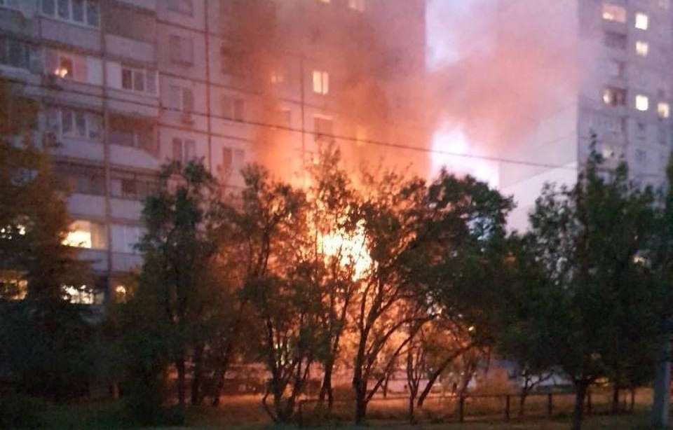 25 мая на улице Амосова, 23 произошел пожар в квартире на 3-м этаже