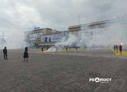 На центральной площади Харькова – фаер-шоу в честь возрождения «Металлиста» (ВИДЕО)