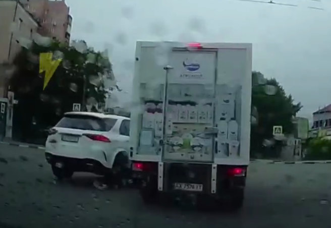 ДТП Харьков: На Новгородской две аварии - таран фуры и наезд на Mazda