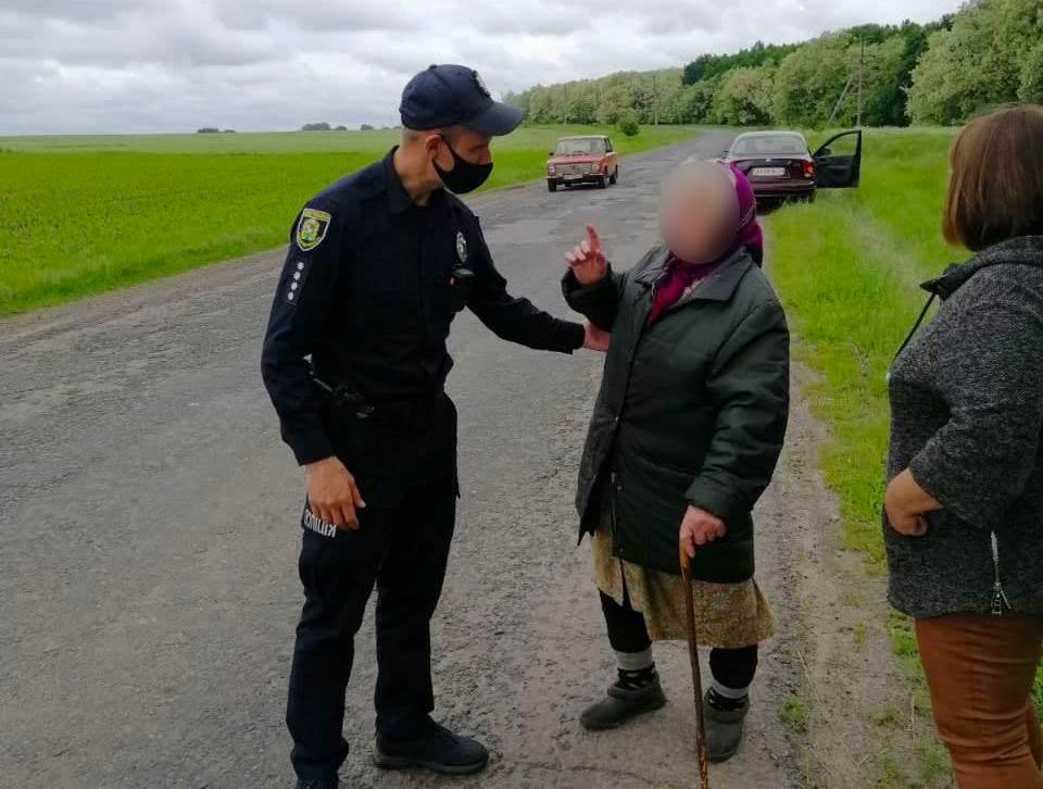 Под Харьковом полицейские разыскали и вернули домой пожилую женщину