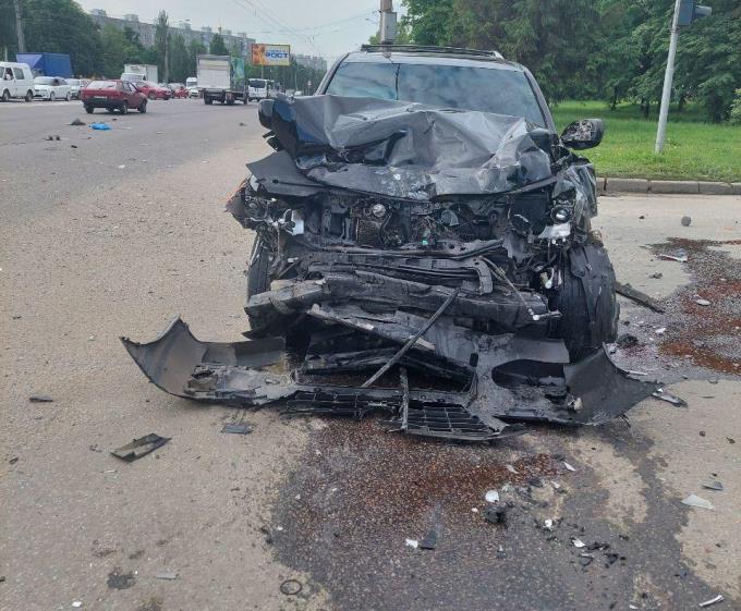 ДТП Харьков: лобовое столкновение Lexus RX 570 и Renault