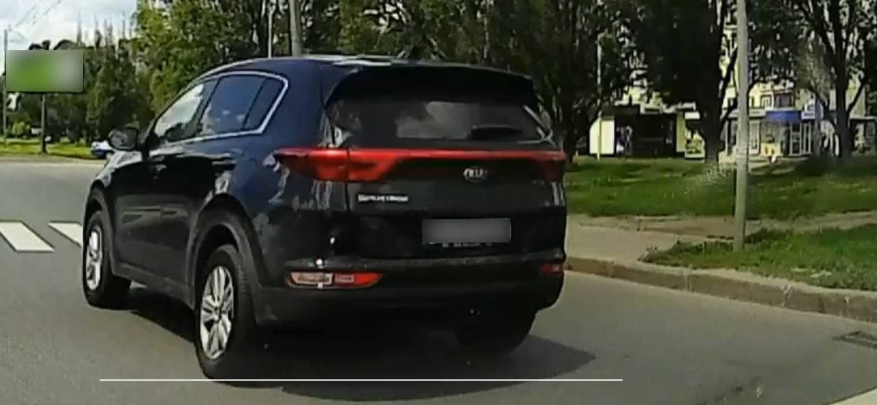 В Харькове оштрафовали водителя, проехавшего на красный пешеходный переход