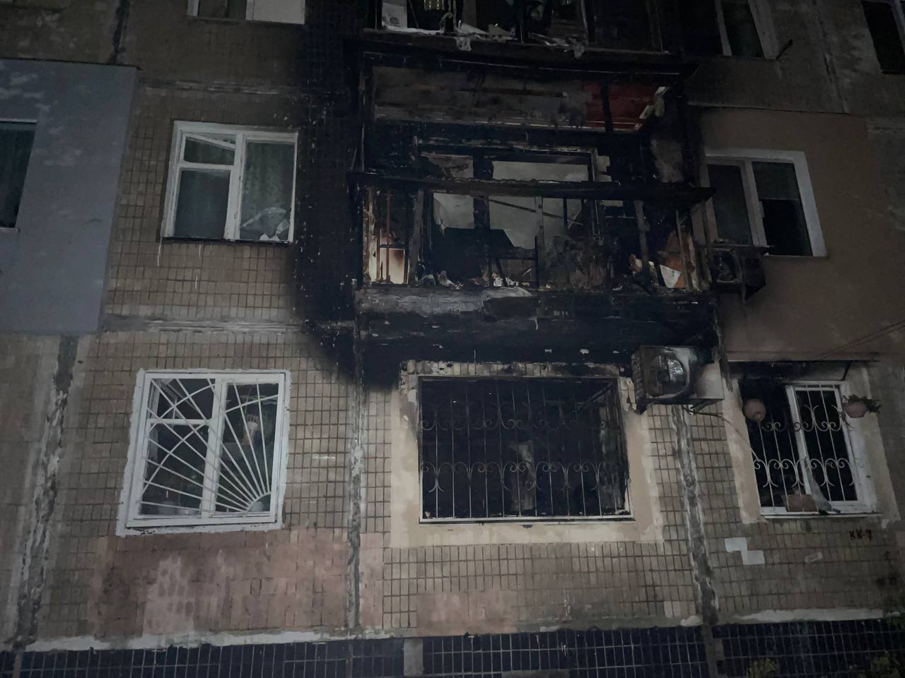 В харьковской пятиэтажке горели несколько этажей
