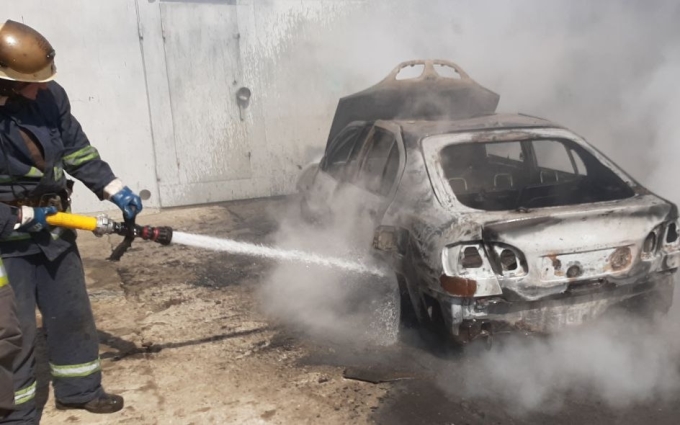 В гаражах Харькова сгорел автомобиль