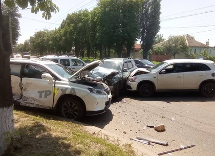 Тройное ДТП в Харькове: машины сильно побиты (ФОТО)