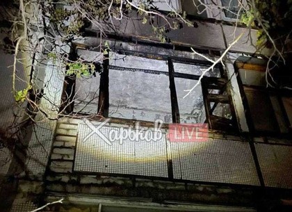 Брошенный с балкона окурок устроил пожар в многоэтажке Харькова (ВИДЕО)