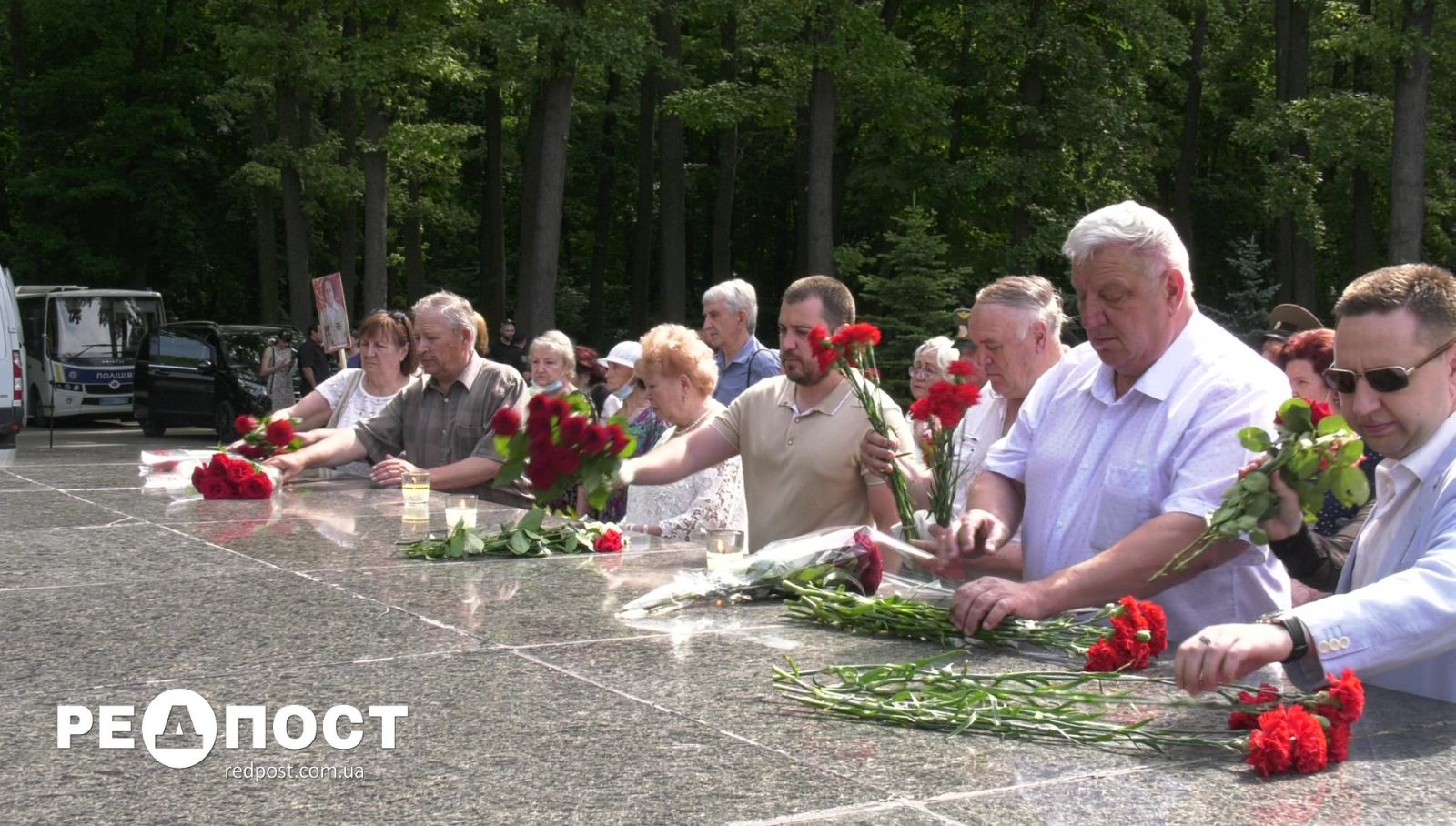 На Мемориале Славы почтили память жертв войны в Украине. Новости Харькова
